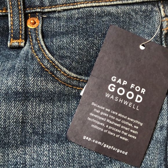 5” Gap Distressed Shorts - Picture 4 of 7